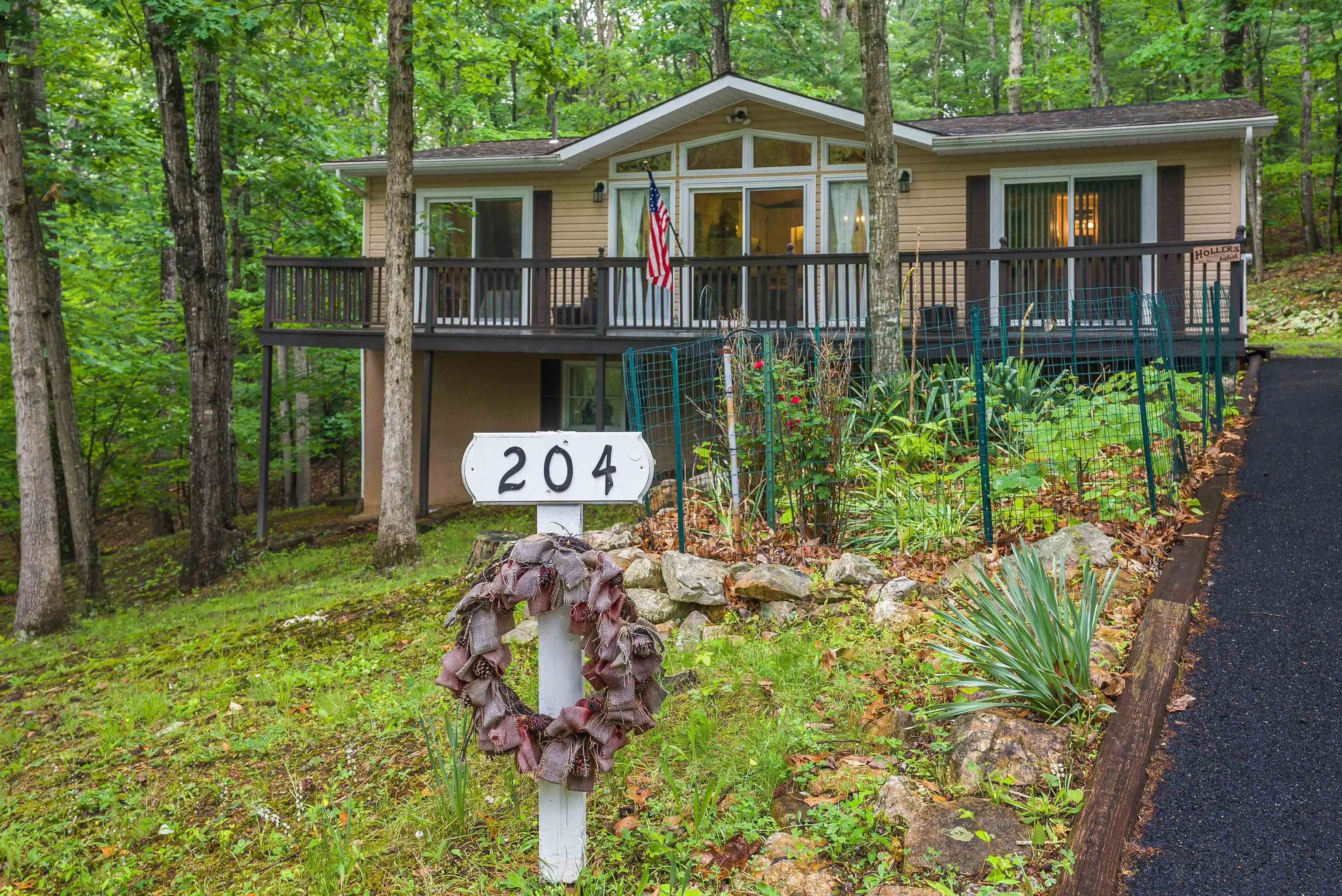 204 Spotswood Ln, Mcgaheysville