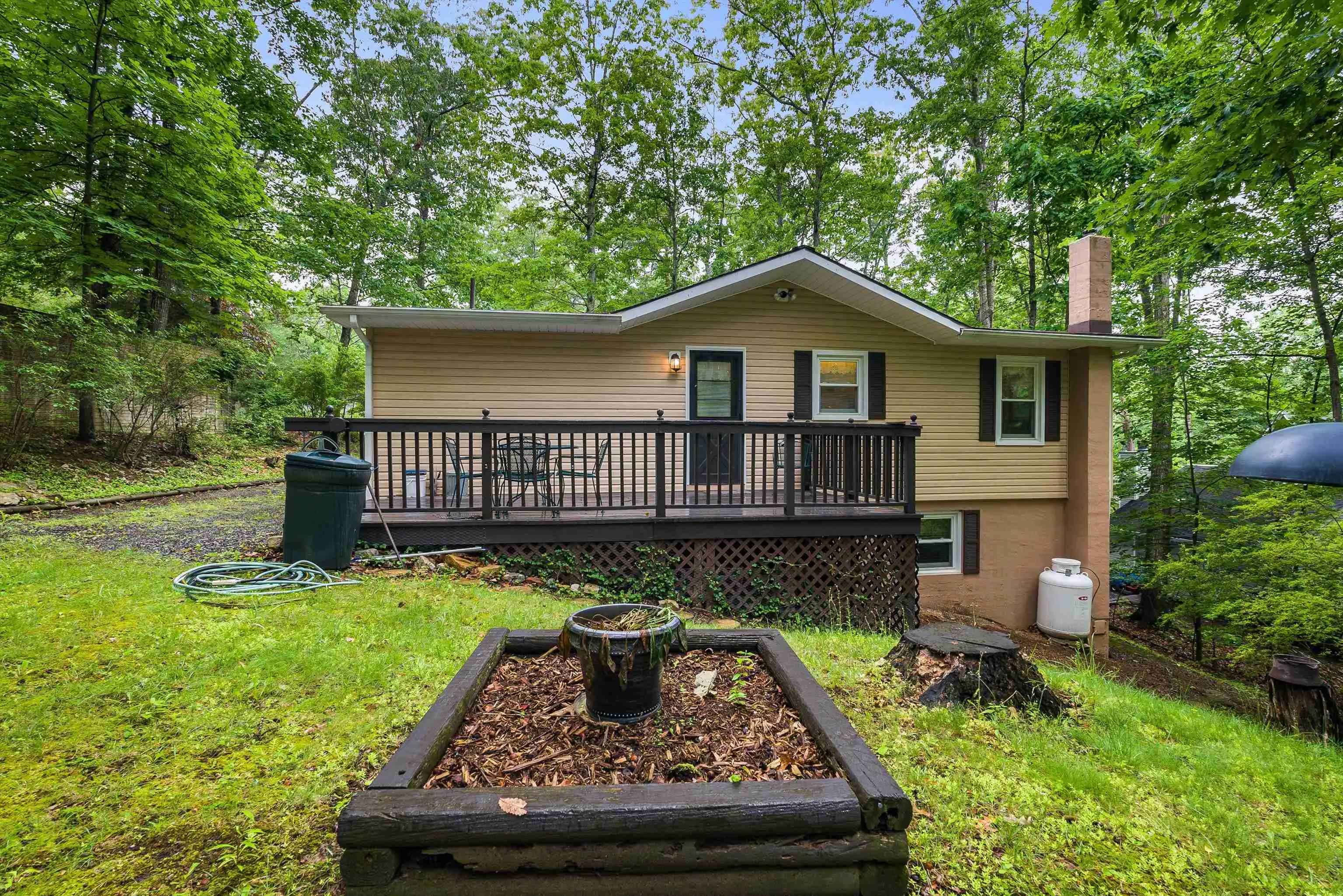 204 Spotswood Ln, Mcgaheysville