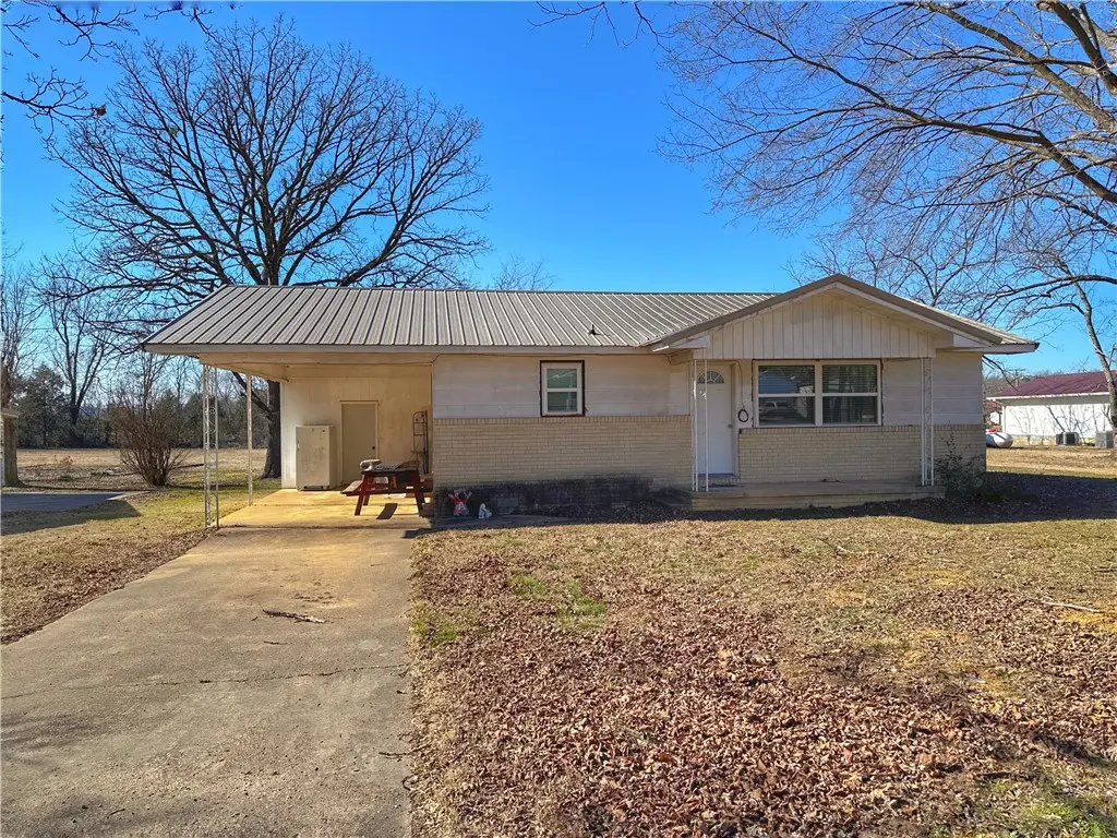 100 Pecan Street, Marshall