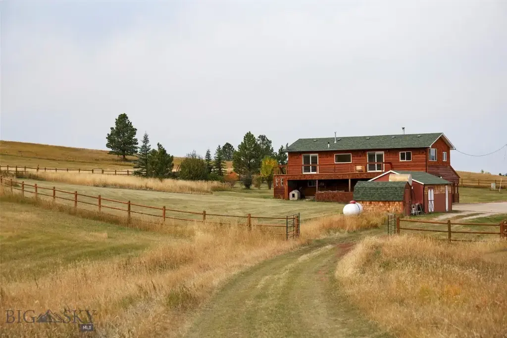 996 Forest Grove Road, Lewistown