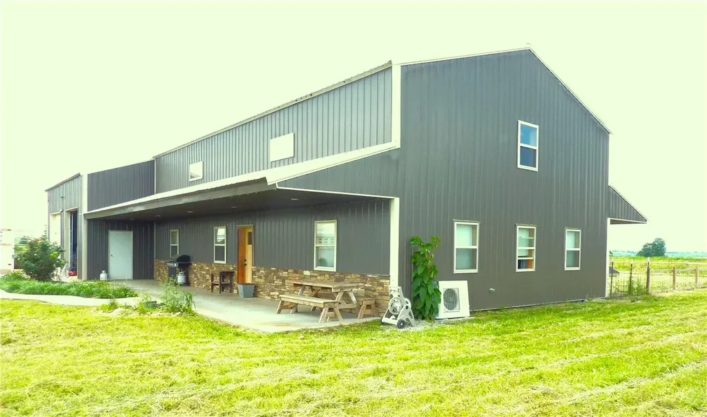 6611 Mc 4010, Everton