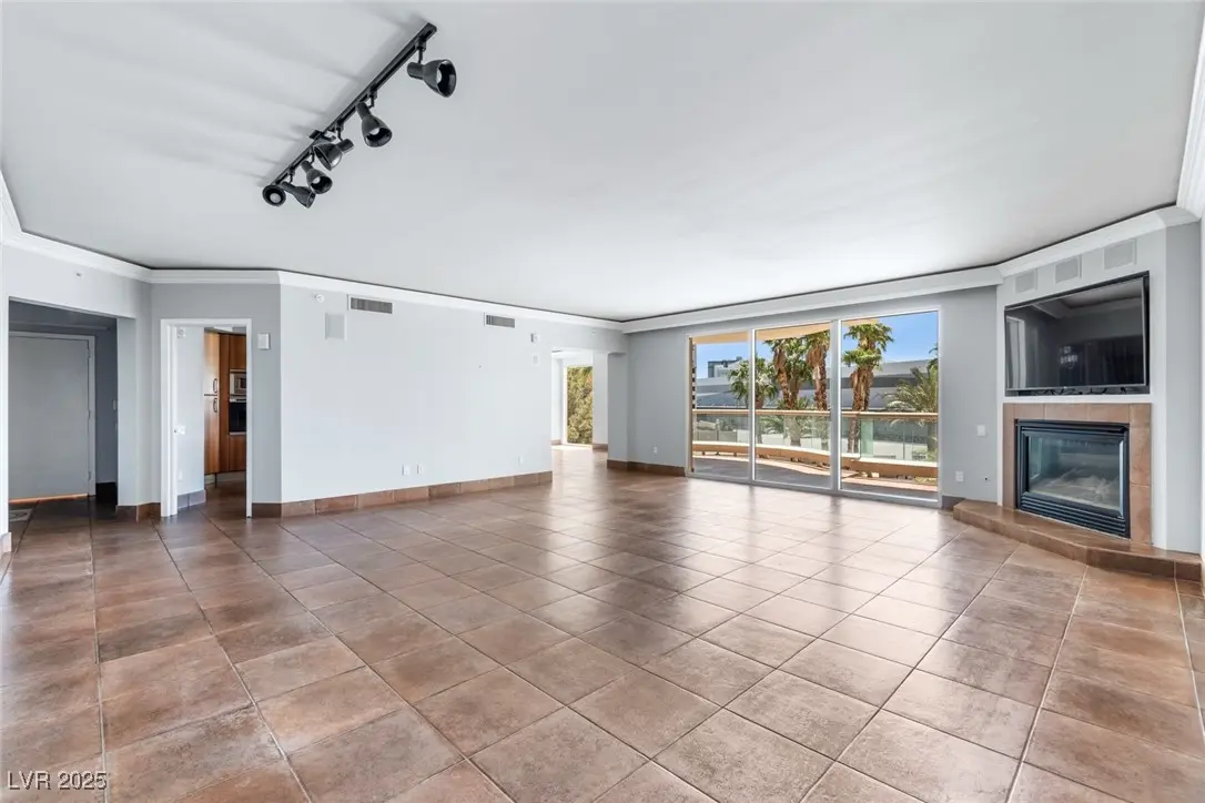 Photo of Listing #2689588