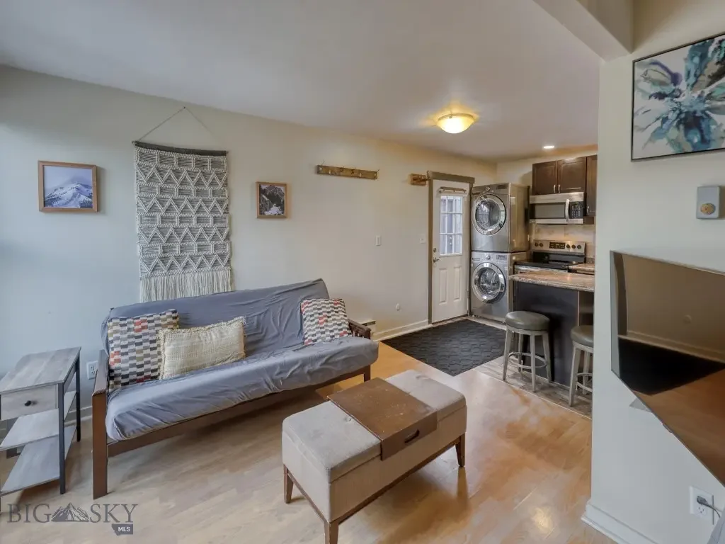 21 Sitting Bull 1220, Big Sky