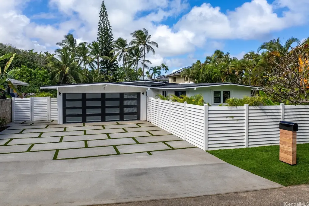 114 Kaelepulu Drive, Kailua