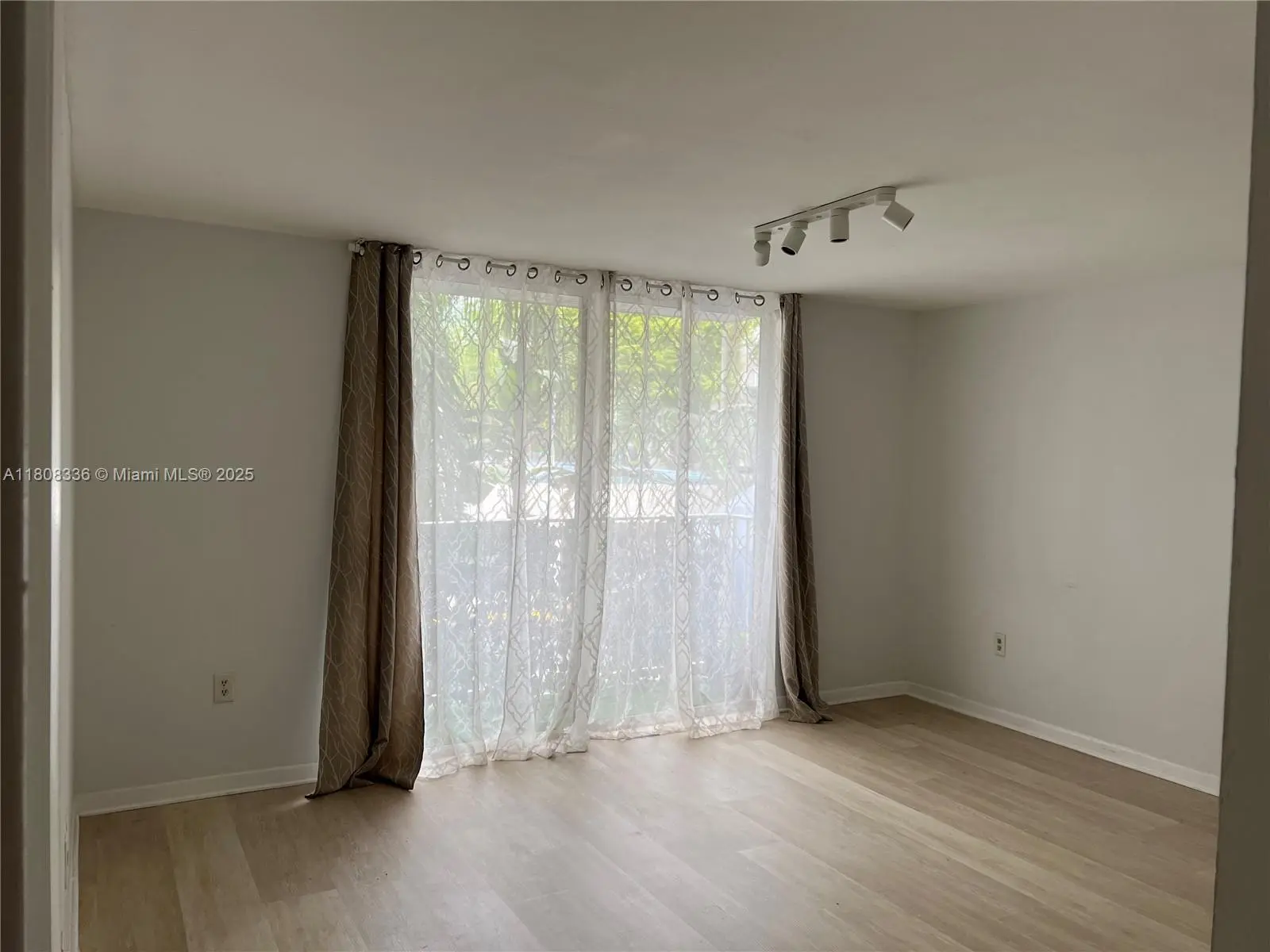 Photo of Listing #A11808336