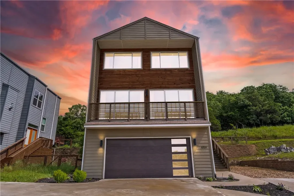 1054 E Huntsville Road, Fayetteville