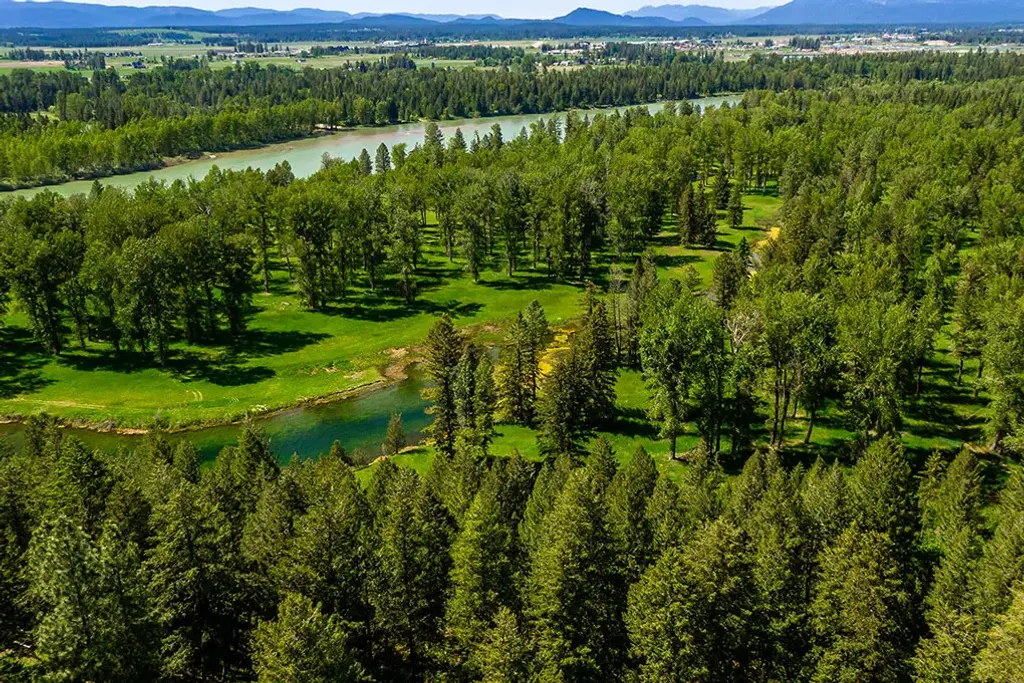 560 Windfield Lane, Columbia Falls