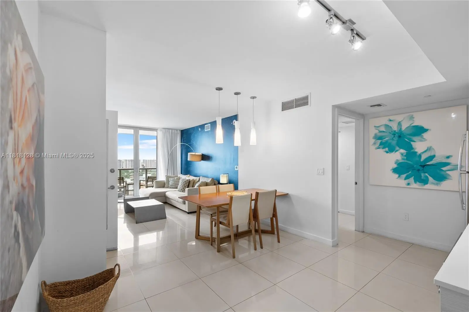 Photo of Listing #A11818128