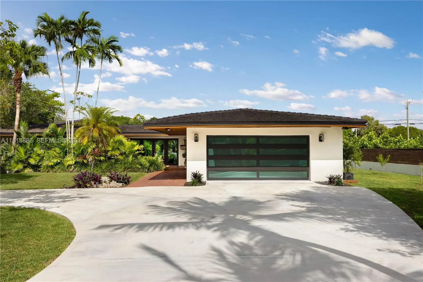 Photo of Listing #A11813883