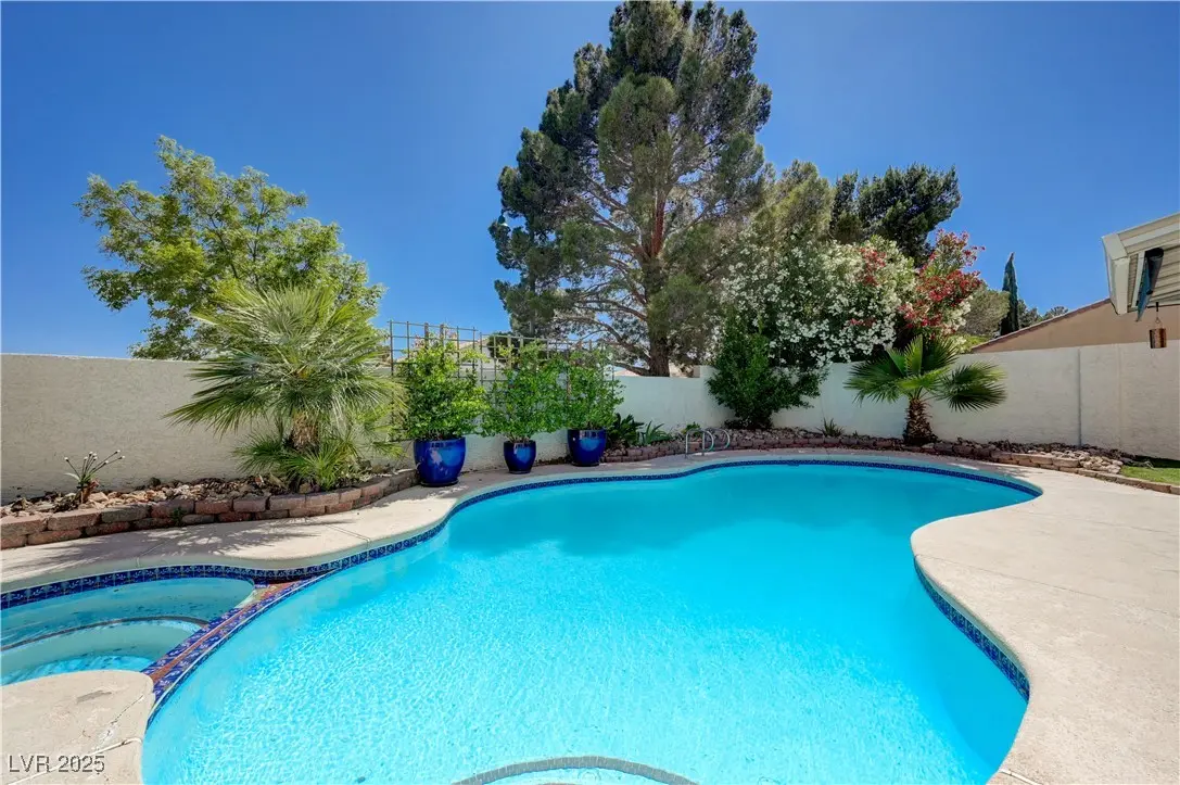 Photo of Listing #2691331