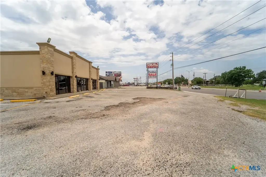 6602 N Navarro Street, Victoria