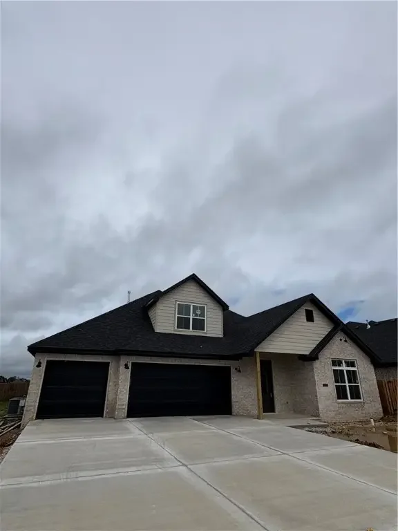 1309 Carrara, Tontitown