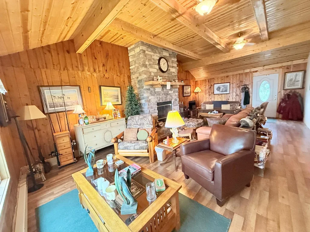 2473 Norway Point Rd, Pelican Lake