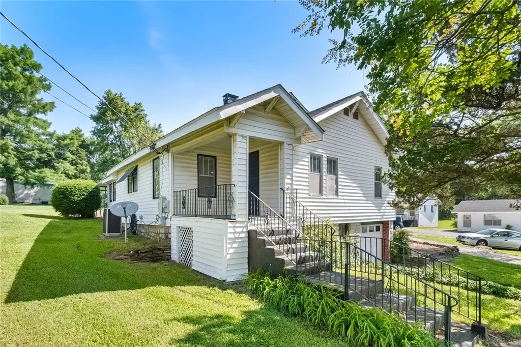 1576 Highway 62, Green Forest