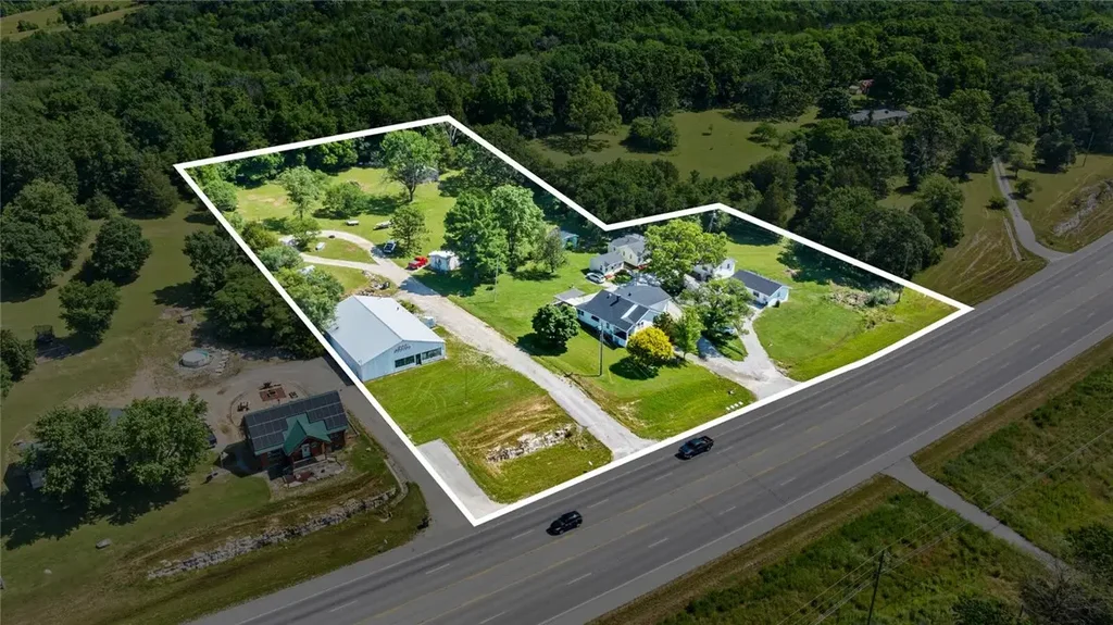 1576 Highway 62, Green Forest