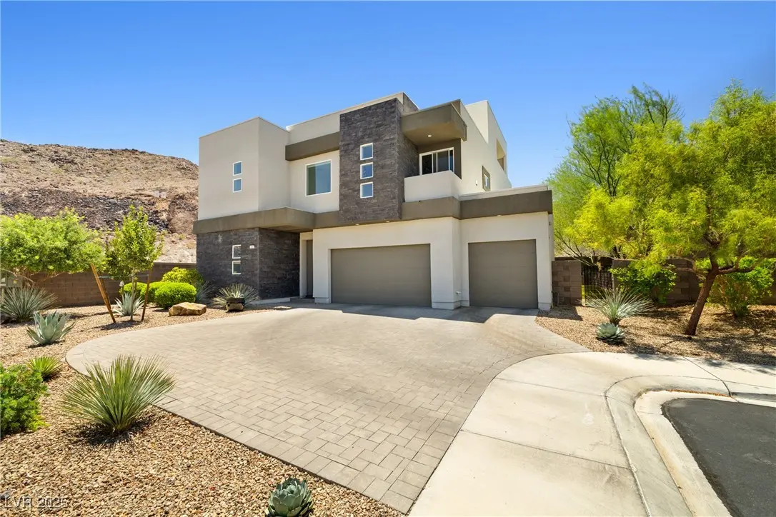 Photo of Listing #2691349