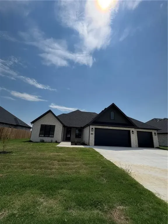 825 Bellagiola, Tontitown