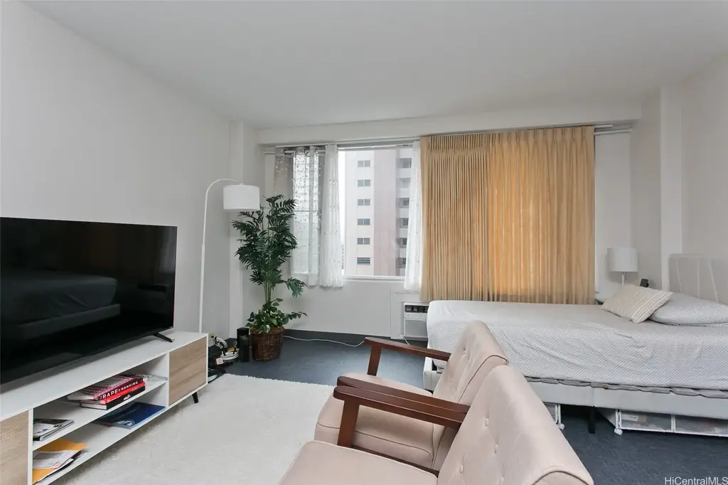 747 Amana Street # 810, Honolulu