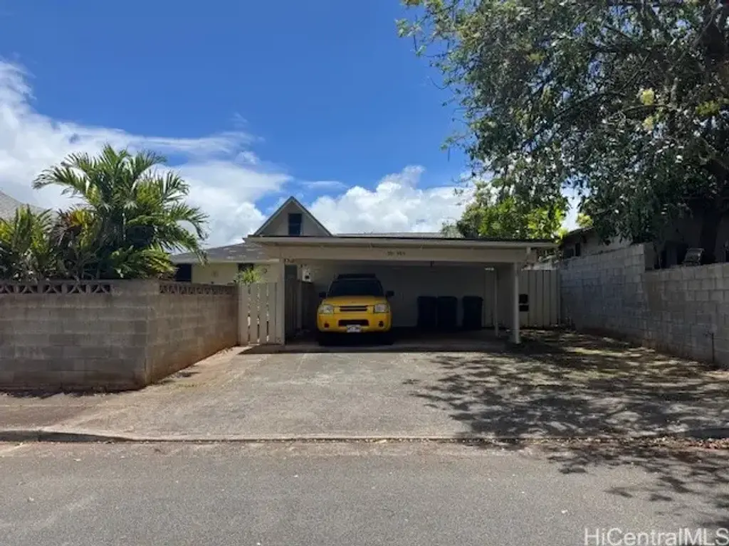 95-595 Naholoholo Street, Mililani