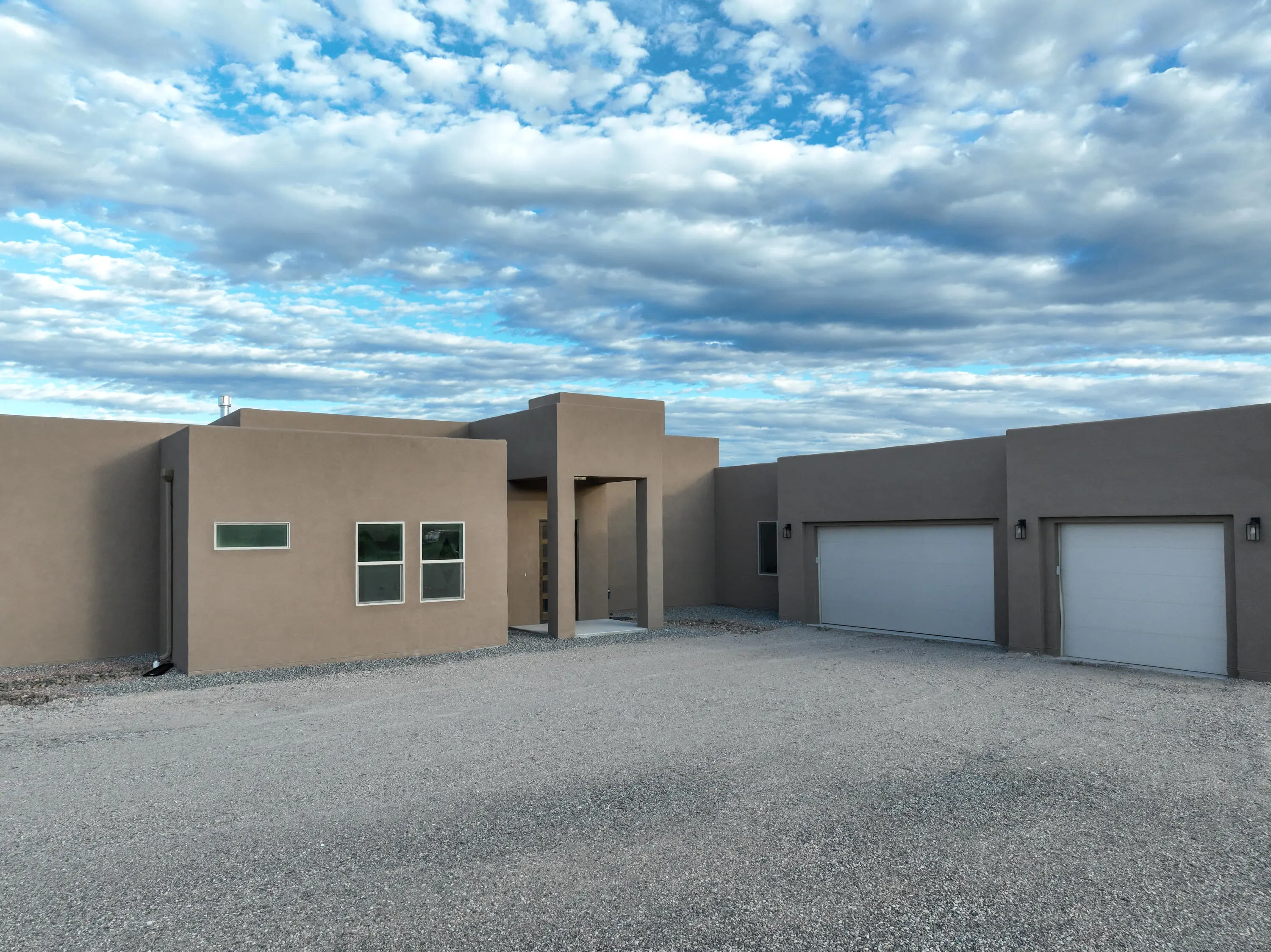 963 Camino Sin Pasada, Corrales