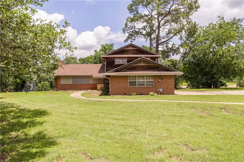 910 Briar Cliff Drive, Bryan