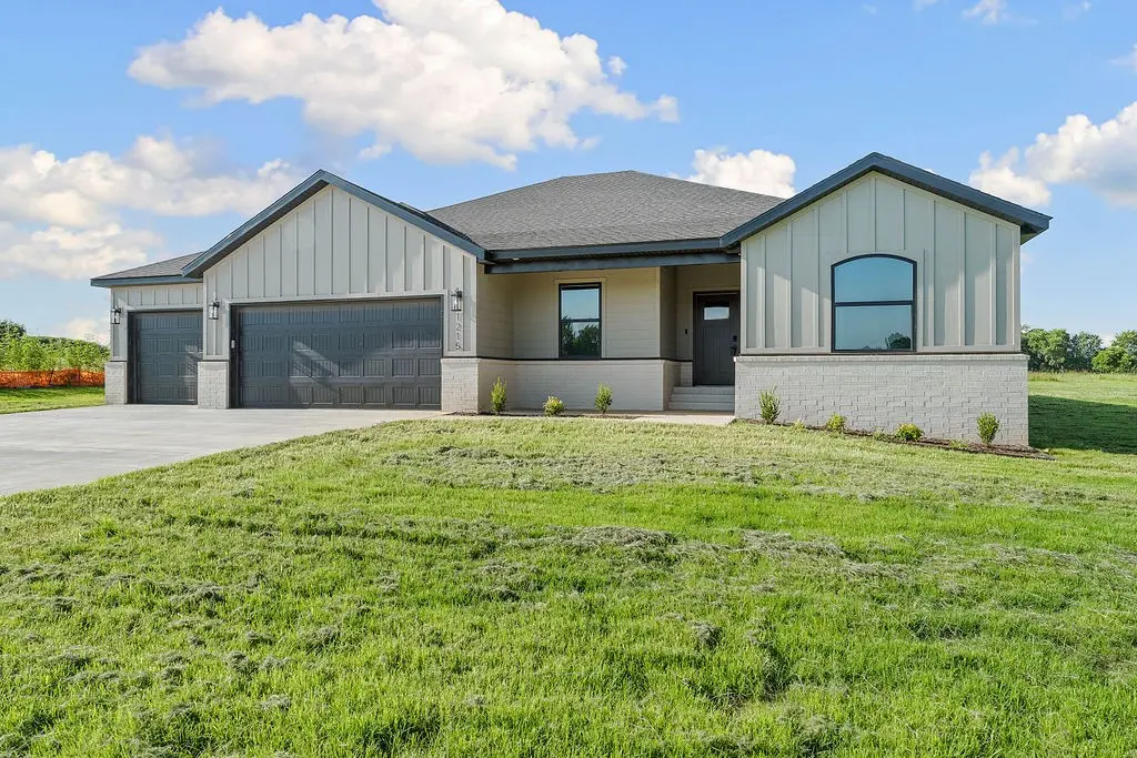 1215 John Renfroe Road, Pea Ridge