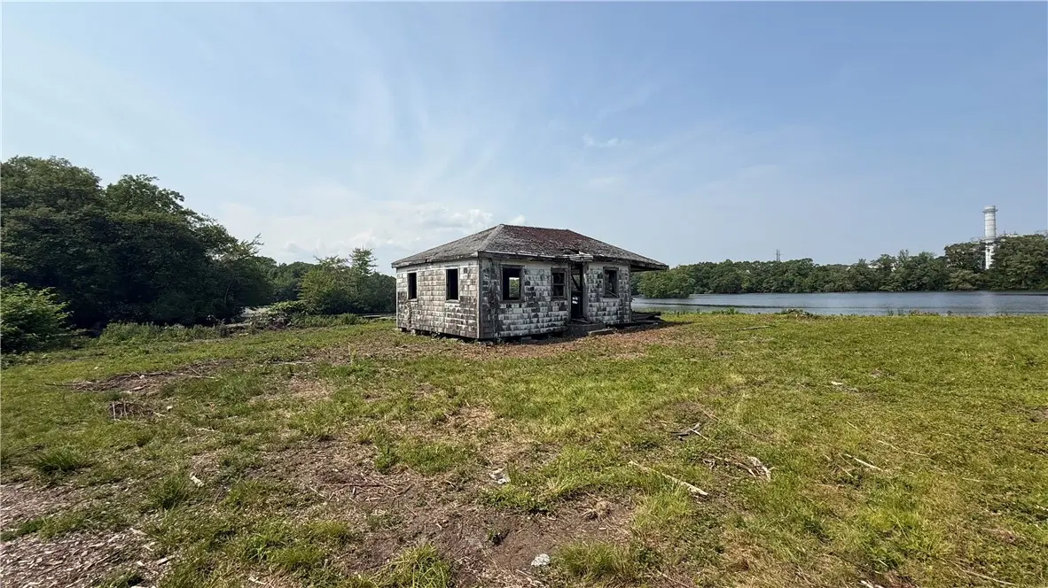 79 Taylor Rd, Johnston