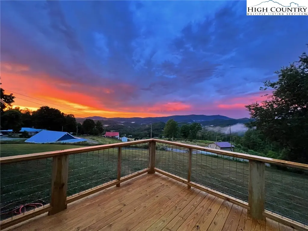 840-1 Brooks Shell Road, Elk Park