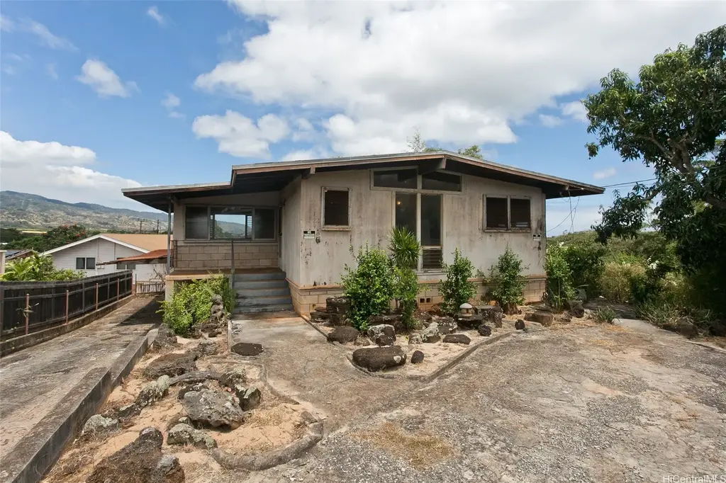 65-124 Hukilau Loop, Waialua