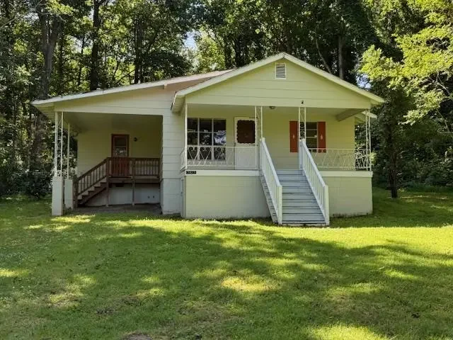 1921 Lakeshore Dr S, Louisa