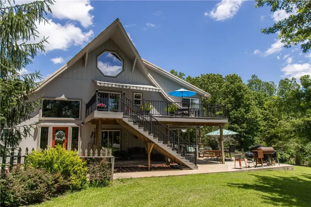 8252 Larue Road, Rogers