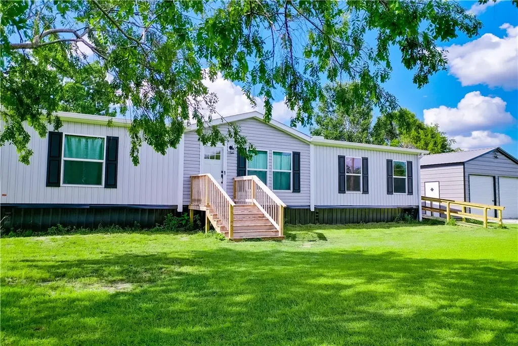 4159 Folks Drive, Blackshear