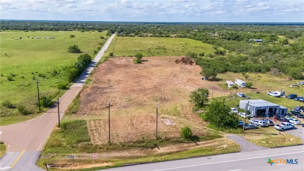 2424 Us Hwy 59, Goliad