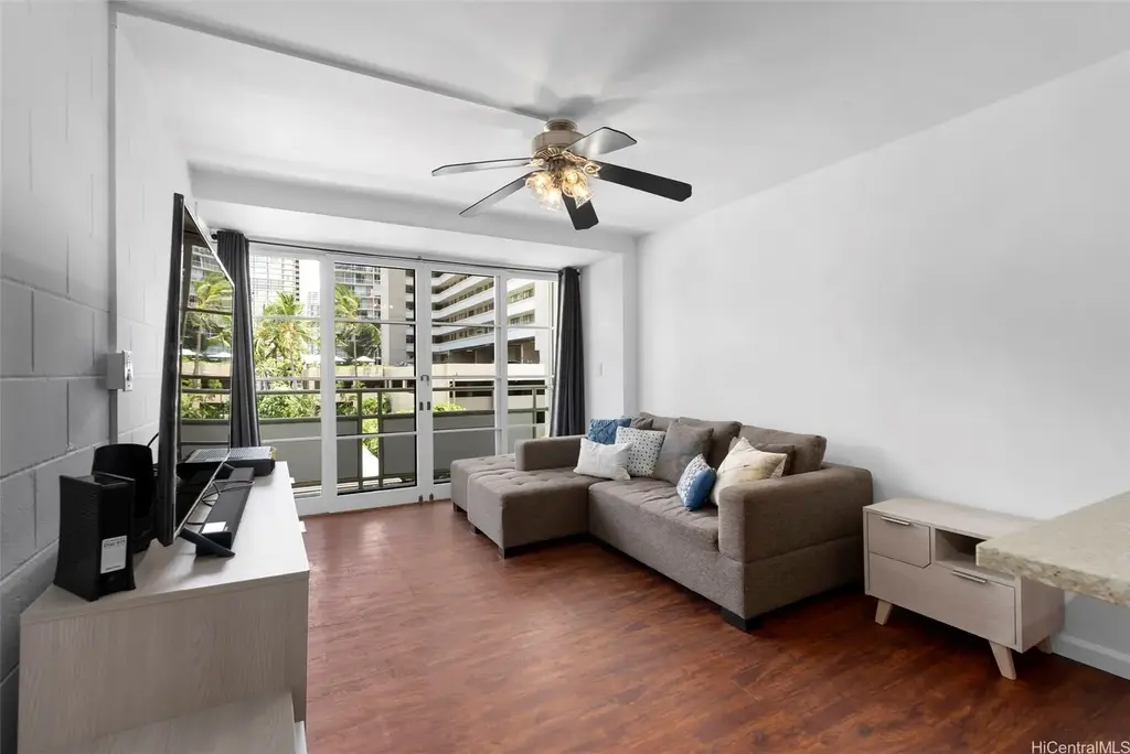 445 Kaiolu Street # 407, Honolulu