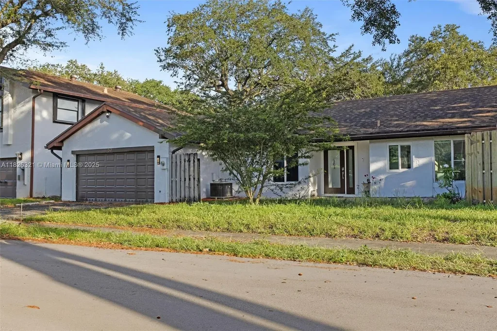 50 Forest Cir, Cooper City