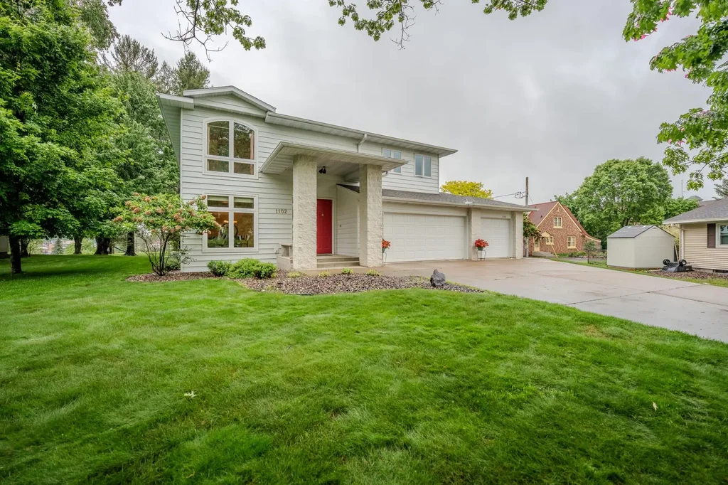 1102 Michler Crst, Merrill