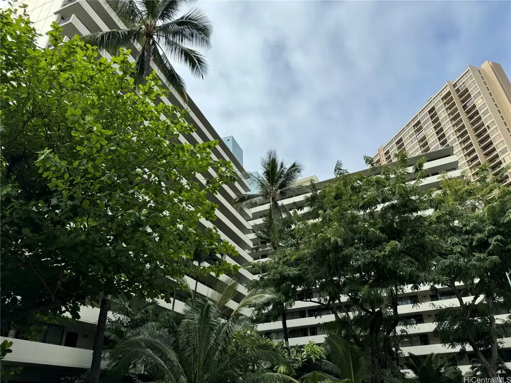 425 Ena Road # 502c, Honolulu