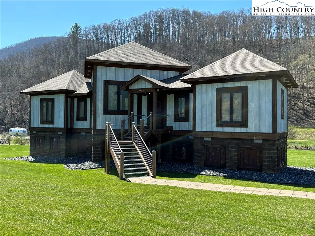 972 W Deep Ford Road, Lansing