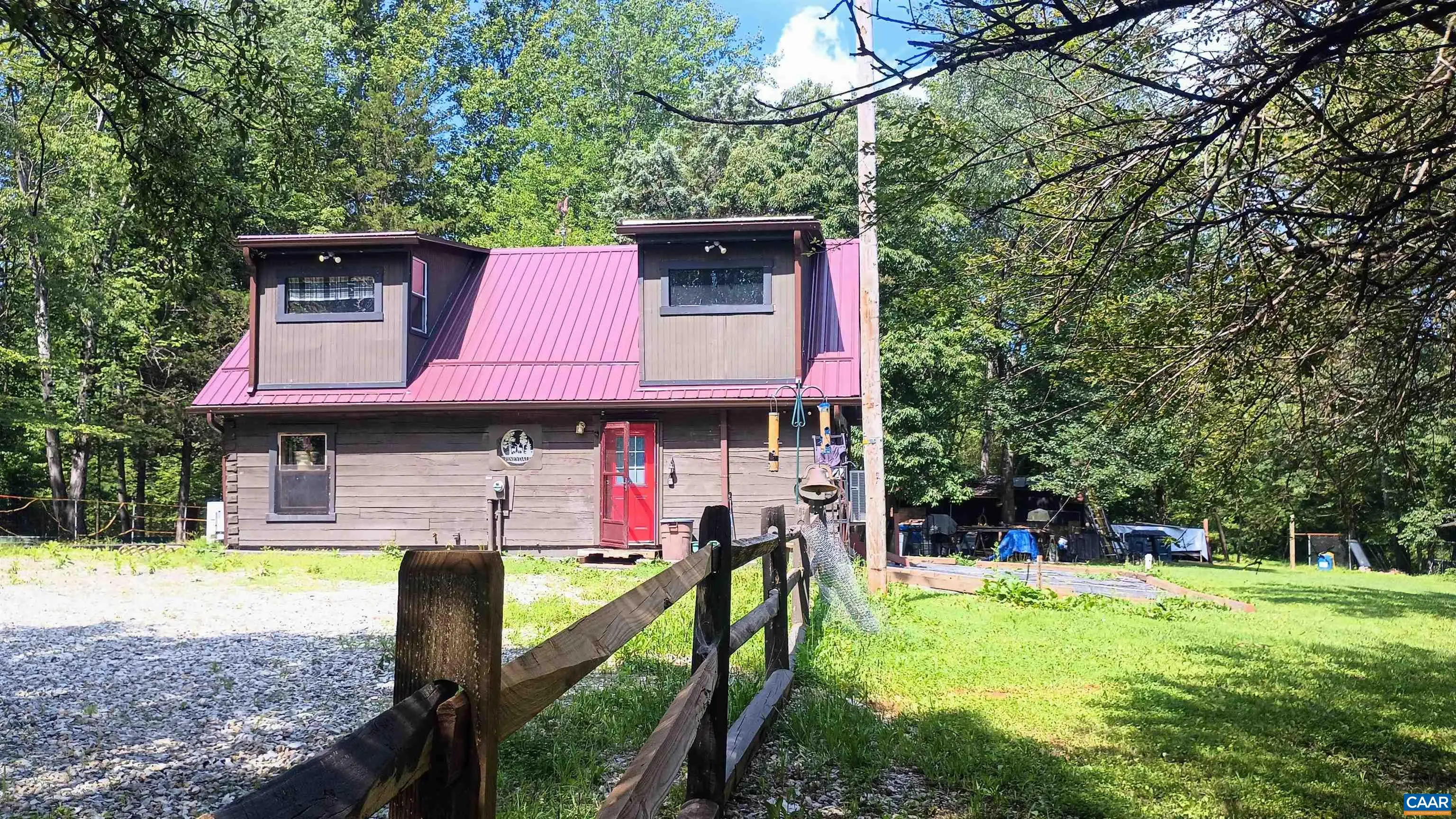 176 Toms Ln, Roseland