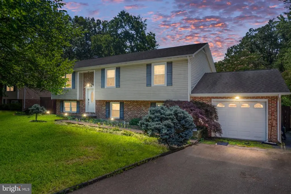 102 Breezewood Dr, Fredericksburg