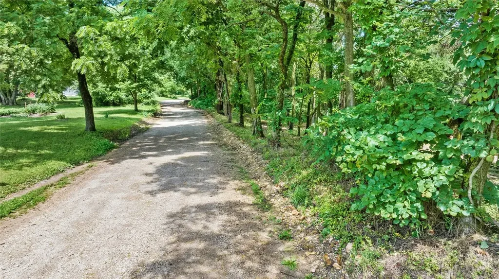 Bozarth Cemetery Road, Gentry