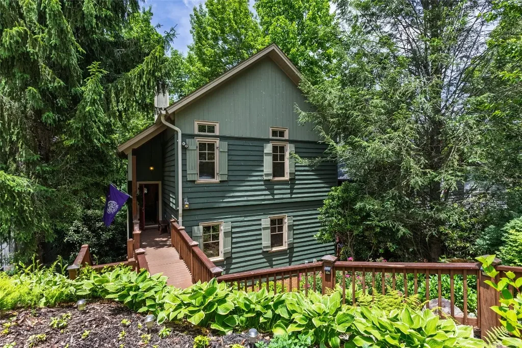 8 Par Path, Cashiers