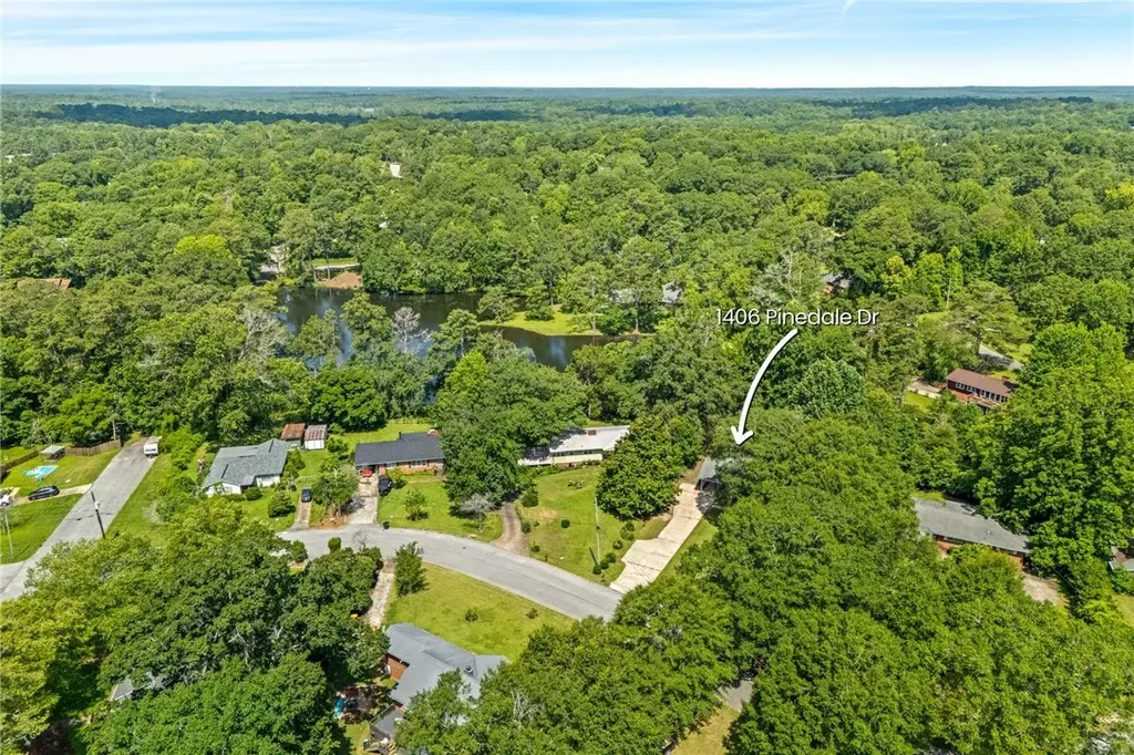 1406 Pinedale Dr, Opelika