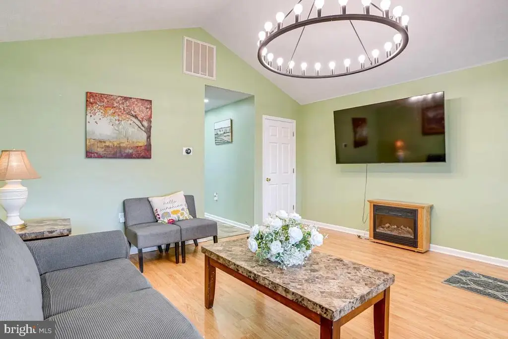 4 Brumback Ave, Luray