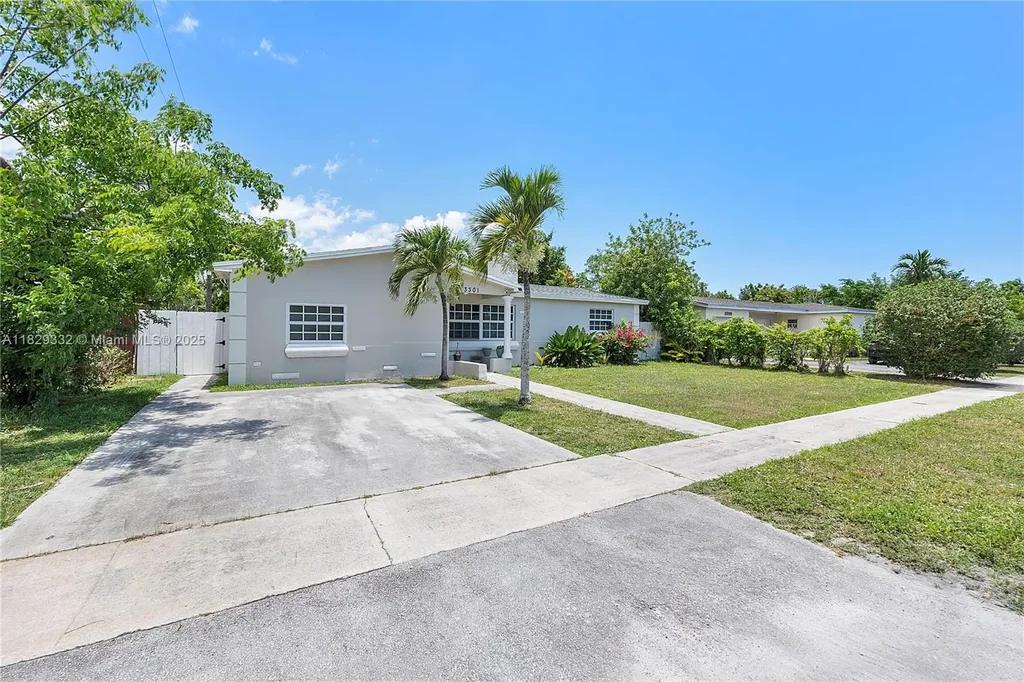 3301 Nw 42nd St, Lauderdale Lakes