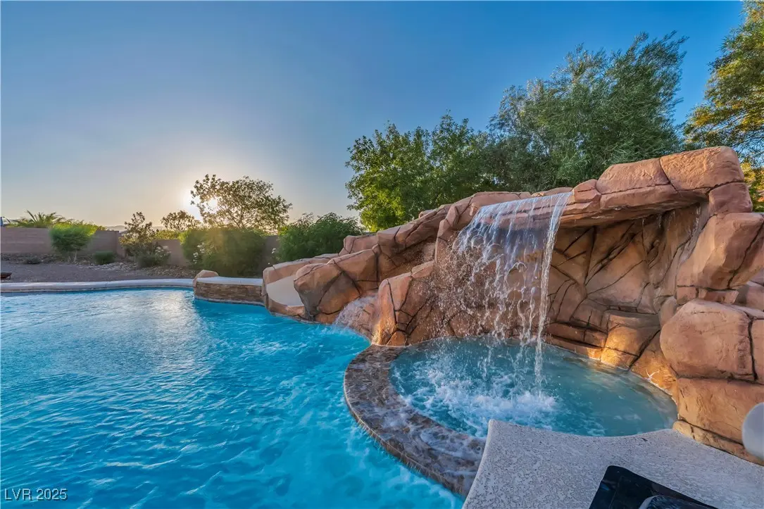 Photo of Listing #2695985