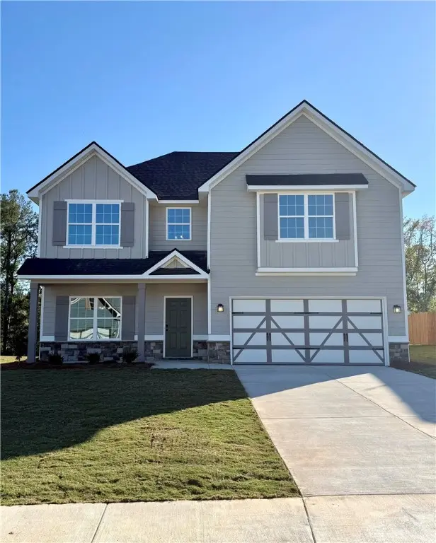 2255 Fuzzy Falls, Opelika