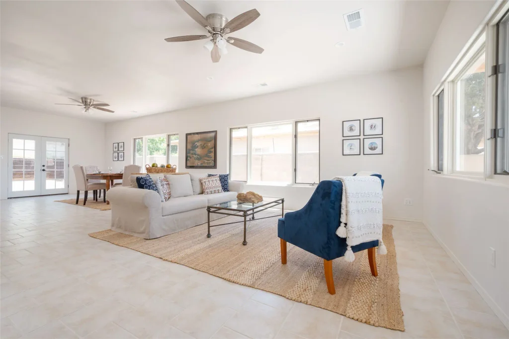 993 Calle Katarina, Santa Fe