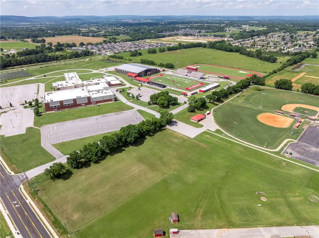 N Hwy 170, Farmington