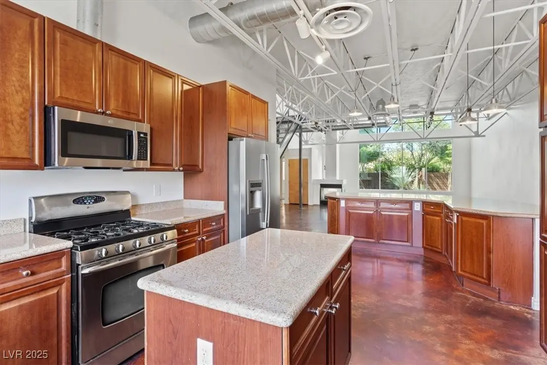 Photo of Listing #2696381